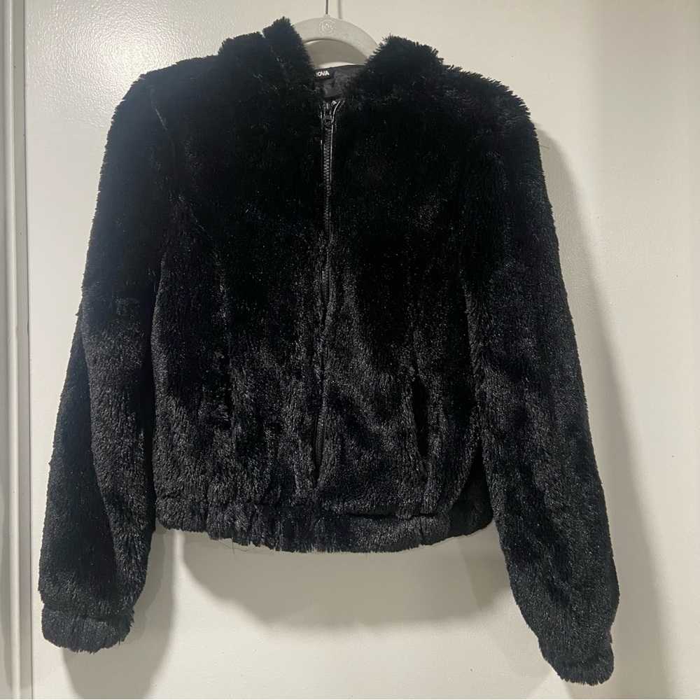 Fashion Nova black faux fur style bomber jacket. Size small.